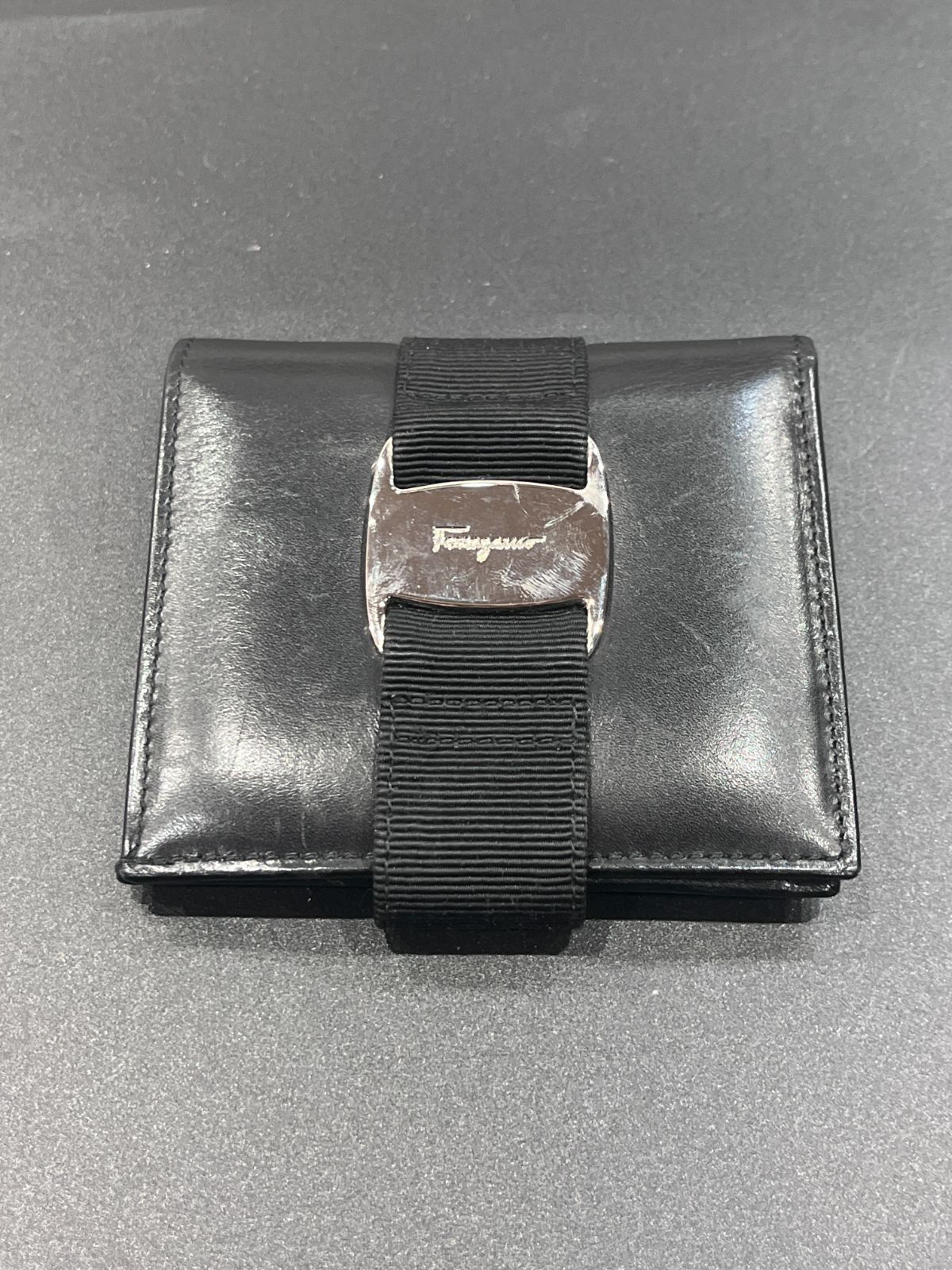 サルヴァトーレフェラガモ 財布