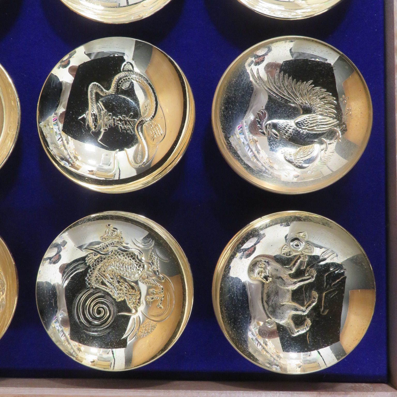 十二支干支の金盃。金メッキ。 干支金盃 純金メッキ 「午」 オリジナル招福木札付き ( 即日発送