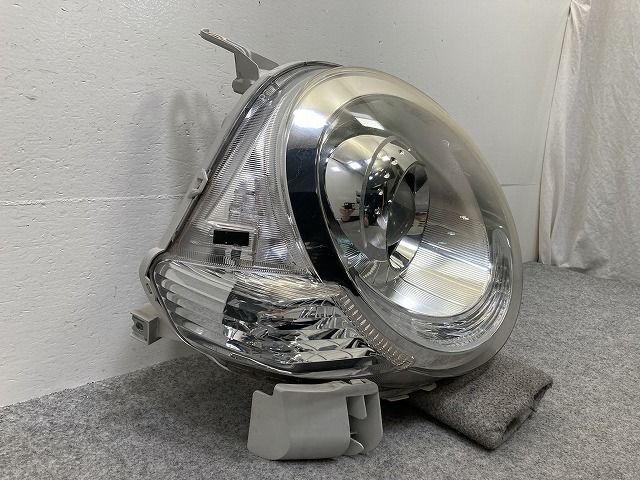 シエンタ NCP81G/NCP85G 純正 後期 右 ヘッドライト/ランプ