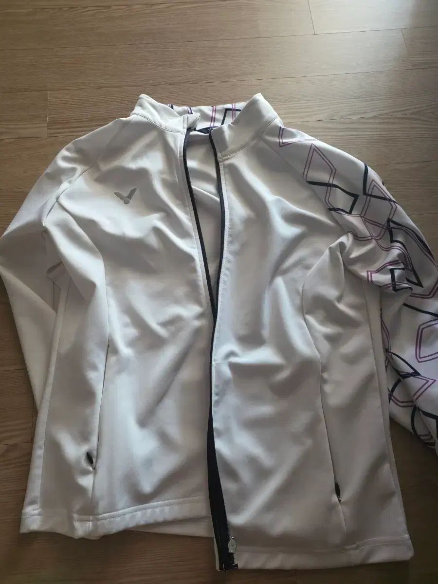 バドミントン 半袖 ジップアップ