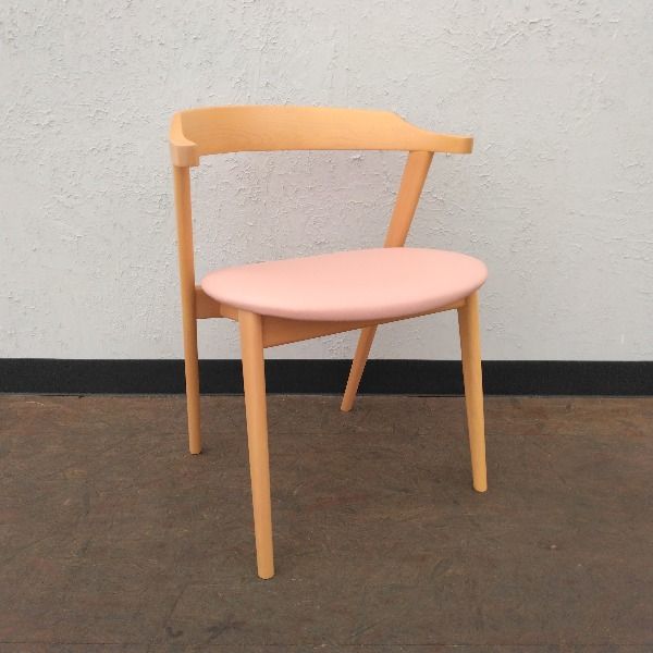 オカムラ ミーティングチェア L 114 EN-PB 23 ピンク ローズ 木脚 肘付 チェア イス 椅子
