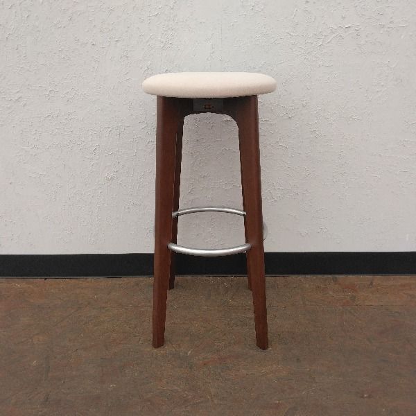 オカムラ 木製 丸椅子 ハイチェア L114 L114AD-FXW2 ベージュ Ｌ１１４ ハイスツール ダークフレーム スツール 丸椅子 テレワーク リモートワーク 在宅勤務 在宅ワーク