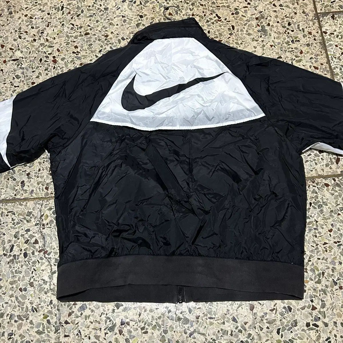 ナイキ(NIKE) ウィンドランナー エアジョーダン1 ウィンドブレーカー 