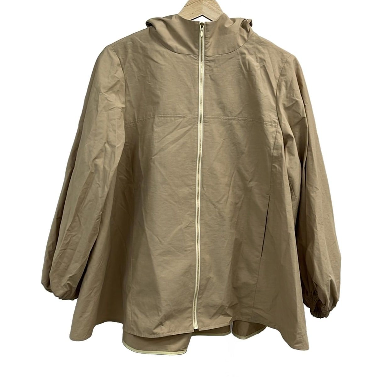 ヨリ yori ブルゾン フード　ベージュ レディース 長袖/春/秋 ジャケット yori(ヨリ) ブルゾン サイズF レディース美品 - ベージュ 長袖/ジップ