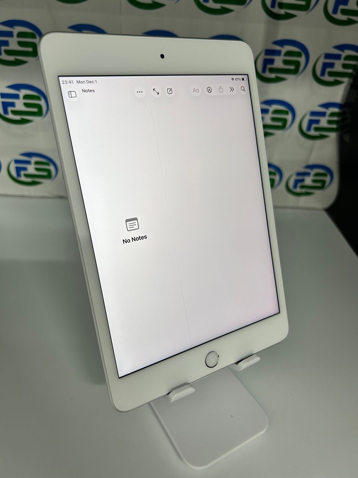 iPad mini 第5世代 Wi-Fi 64 GB シルバー MUQX 2 J A 2133 アイパッド 5 ヤケ中 訳アリ