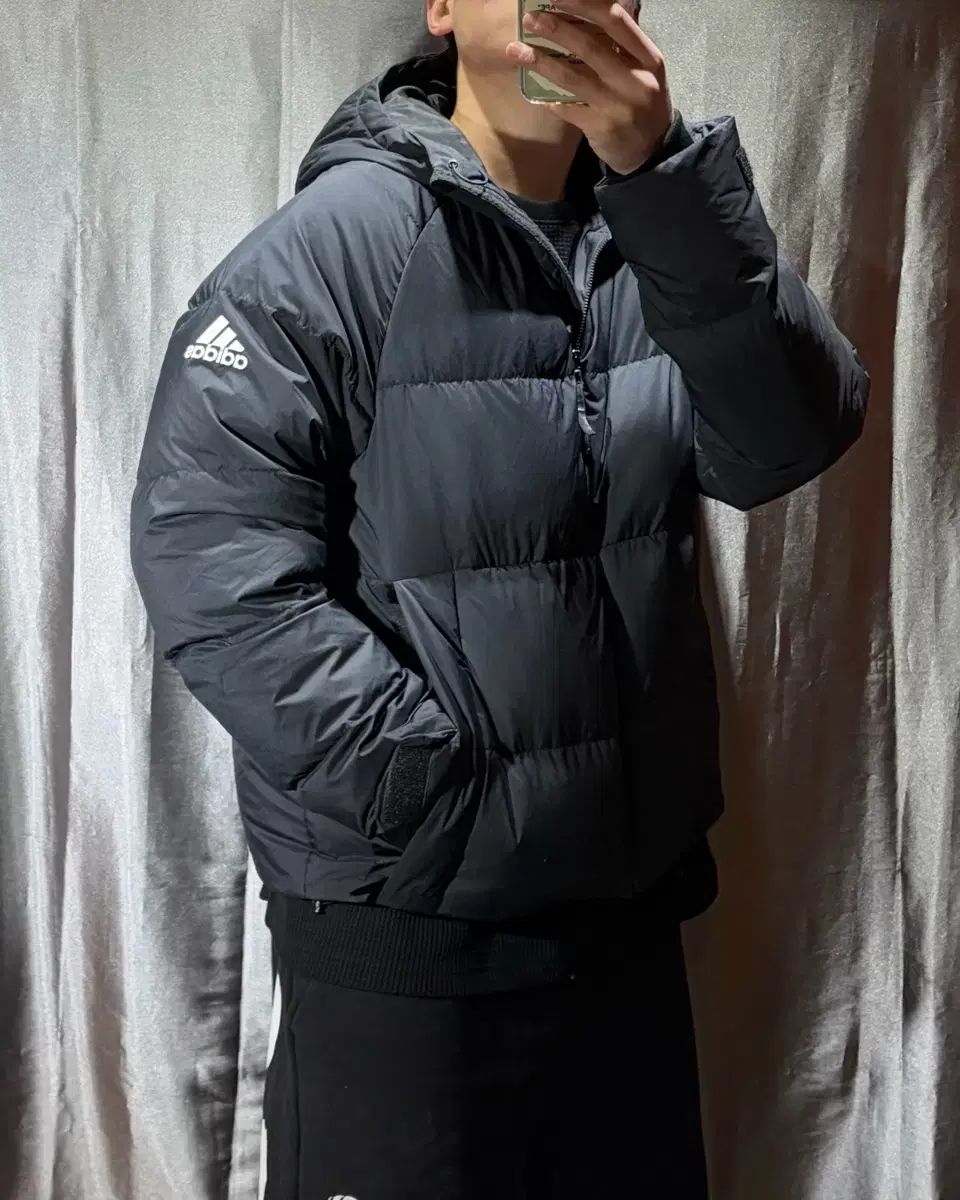 L アディダス 3本線ロゴ ブラック フーディ ダウン