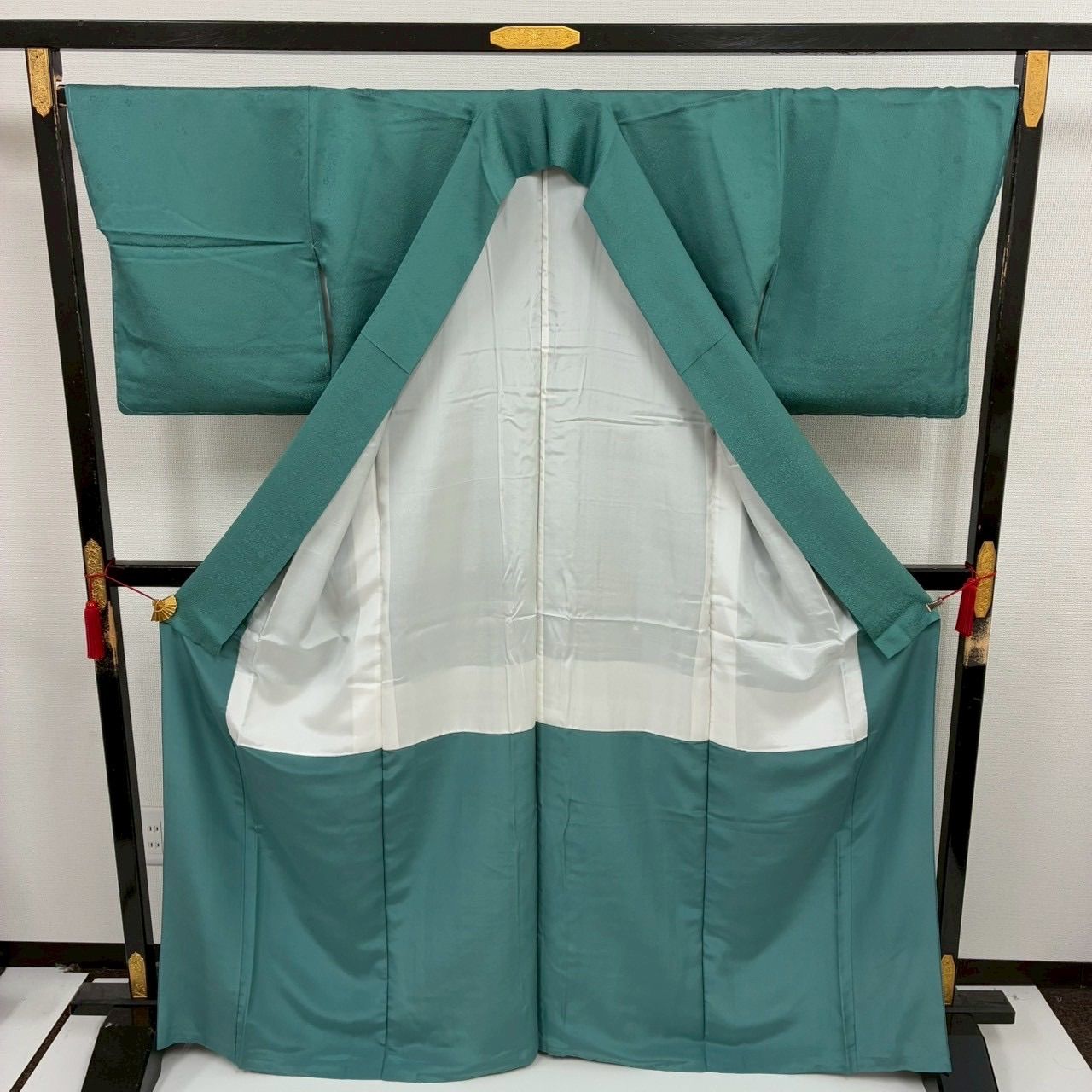 色無地 正絹 裄67 一つ紋 しつけ糸 美しい地模様 袷 着物 MK-1787