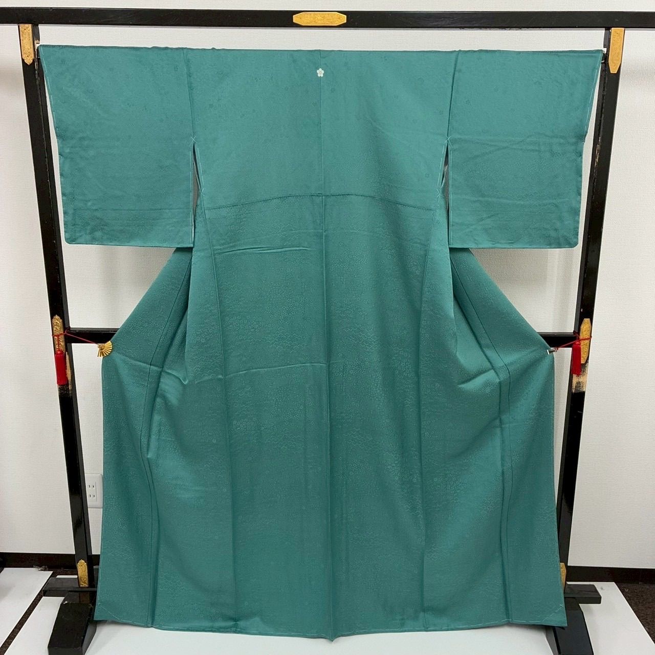 色無地 正絹 裄67 一つ紋 しつけ糸 美しい地模様 袷 着物 MK-1787