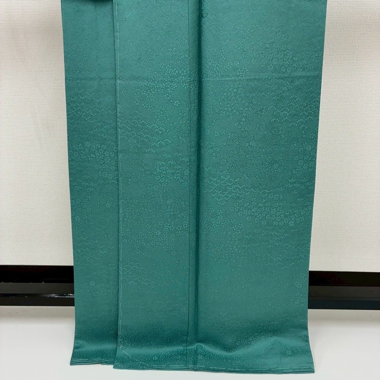 色無地 正絹 裄67 一つ紋 しつけ糸 美しい地模様 袷 着物 MK-1787