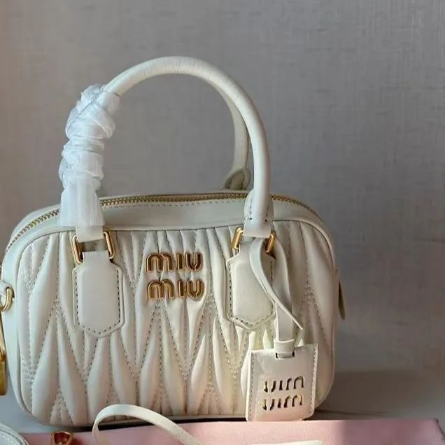 MIU ミュウミュウ ボウリングバッグ ショルダーバッグ ハンドバッグ ホワイト