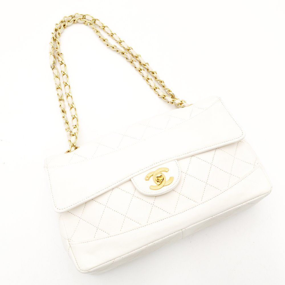 シャネル CHANEL マトラッセ チェーン ショルダーバッグ ホワイト