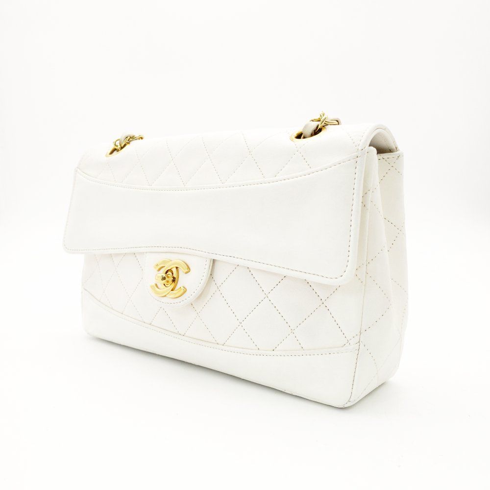 シャネル ホワイト レザー ショルダーバッグ シャネル CHANEL マトラッセ チェーン ショルダーバッグ ホワイト