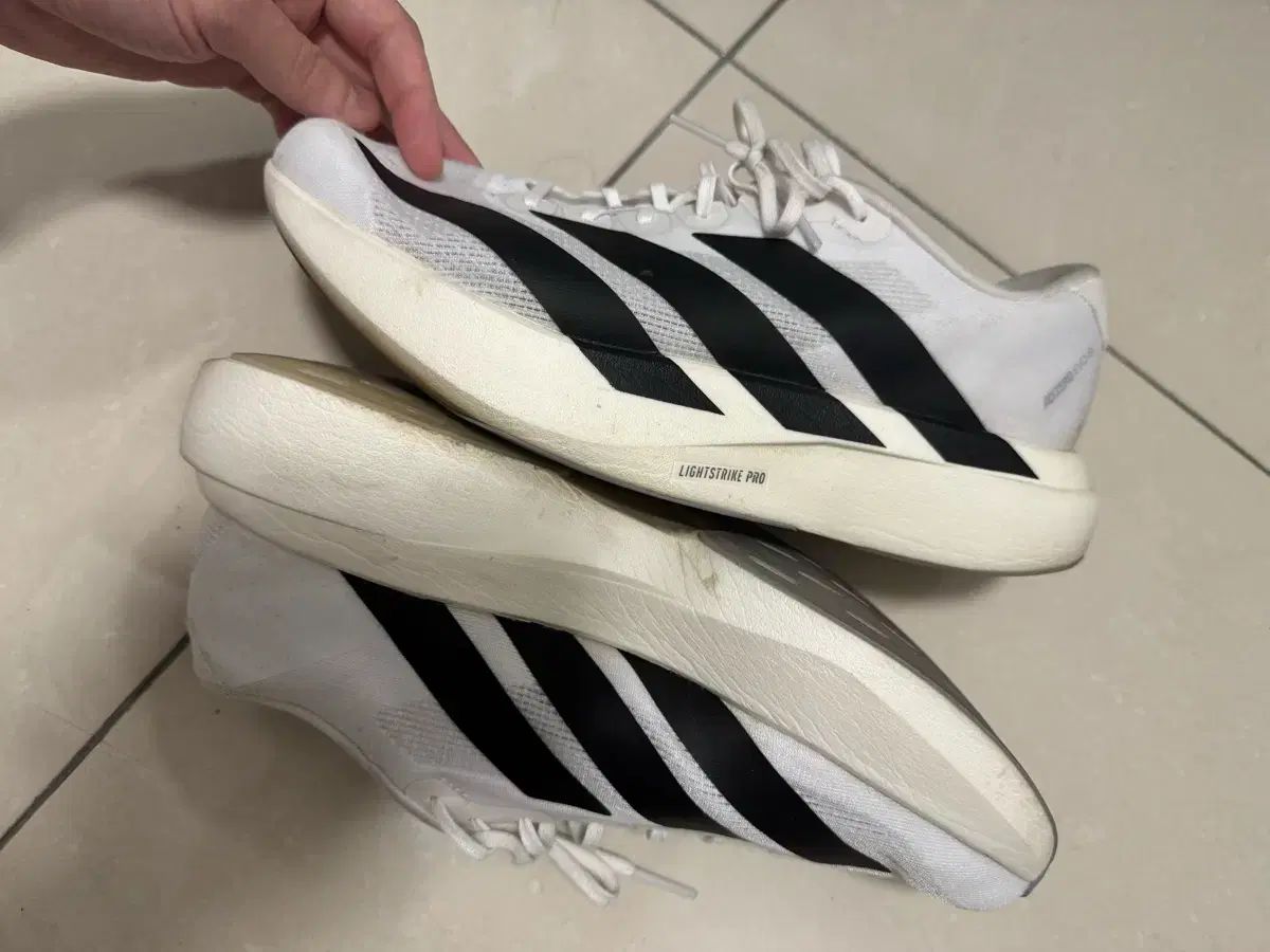 アディゼロ ランニングシューズ 265