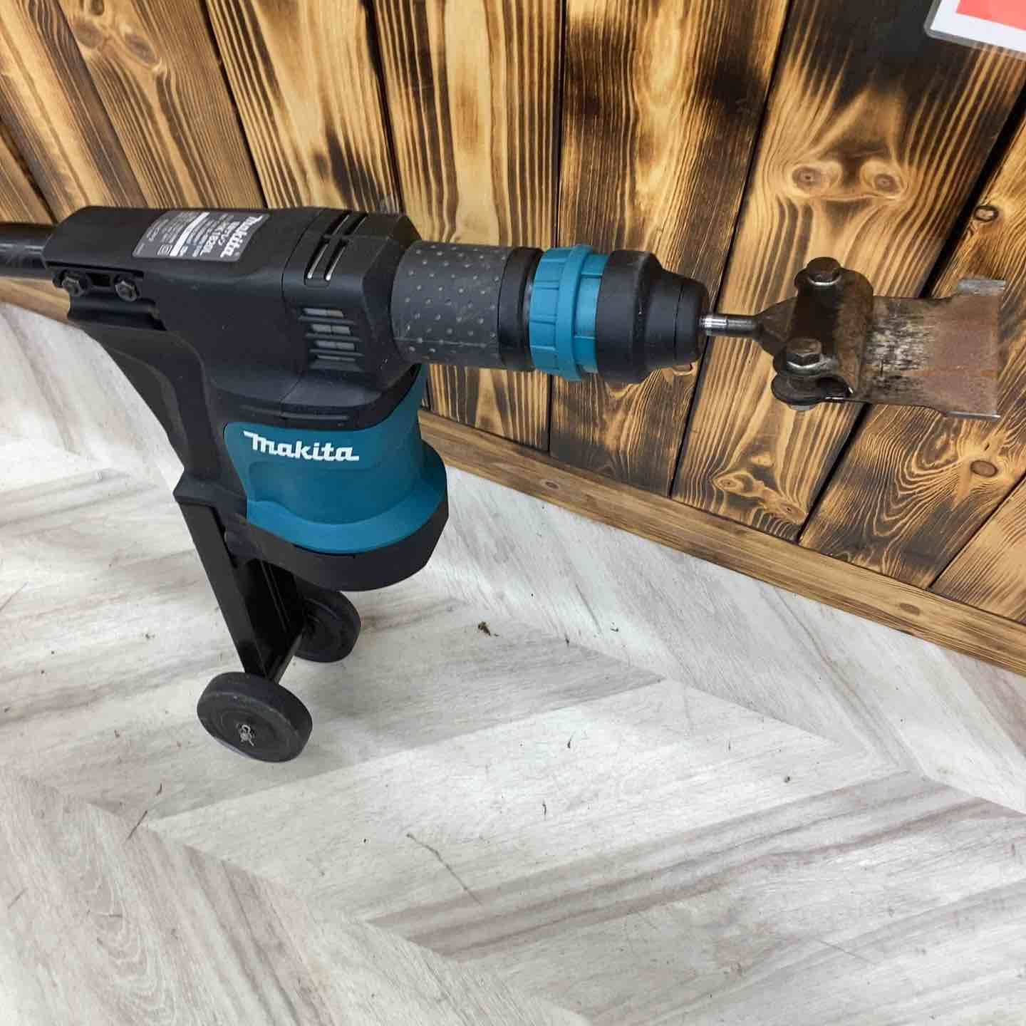 マキタ makita 電動ケレン ロングハンドルタイプ HK 1820 L立ったまま タイル モルタル 外壁塗装 Pタイル クッションフロア 剥離 目地おとし コンクリート