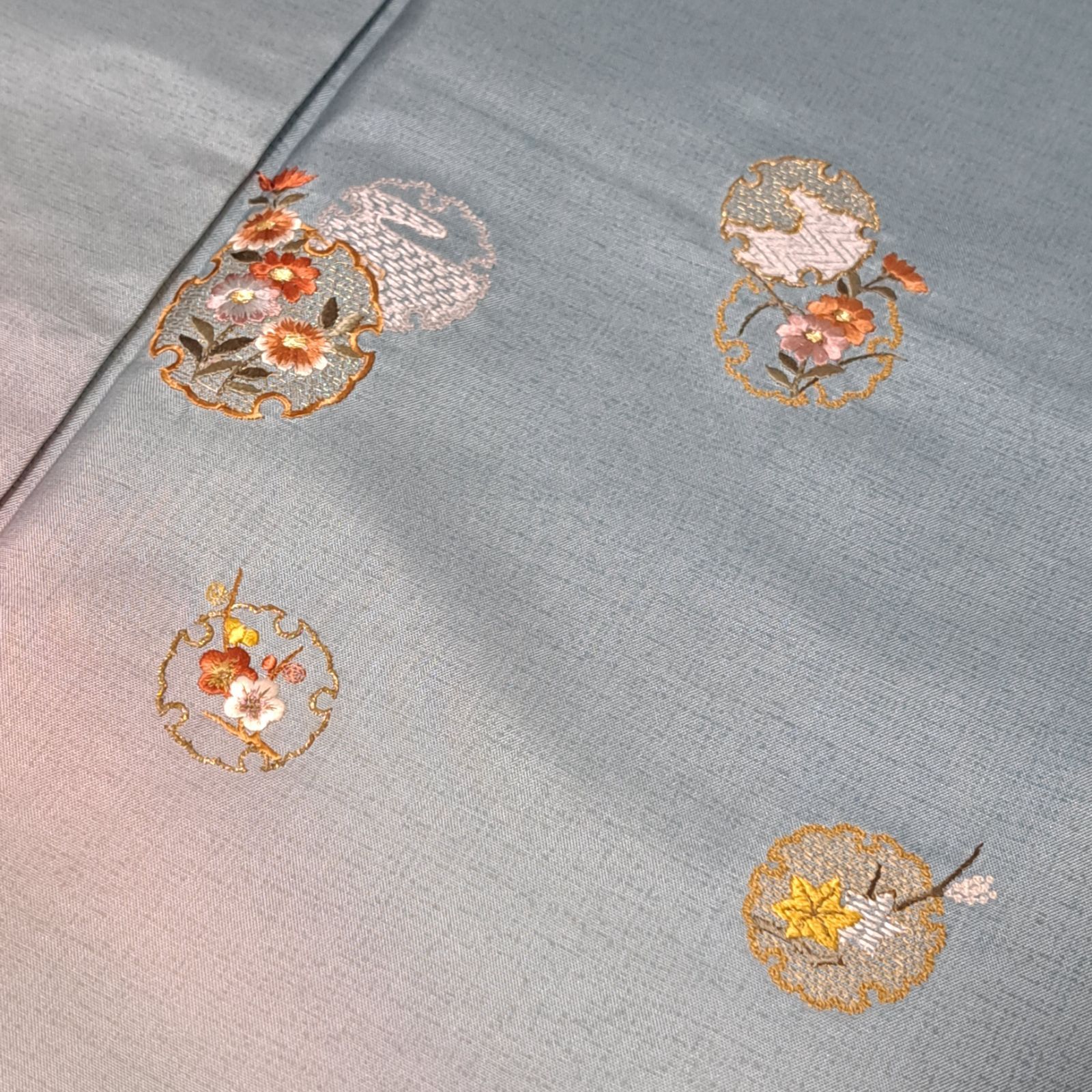  紬 付下げ 裄67 丈161.5 袖49.5 正絹 袷 作家物 ブルー系地に雪輪取り刺繍 や02 S 09 m 2509 紬 着物