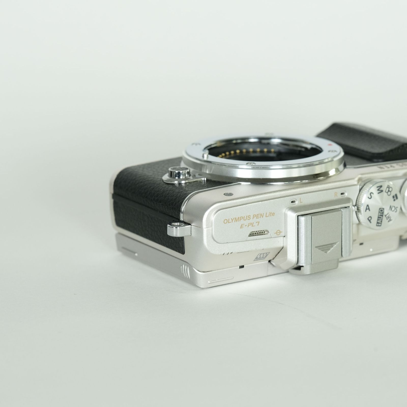 良品 | シャッター数19,540回] OLYMPUS PEN Lite E-PL7 ボディ