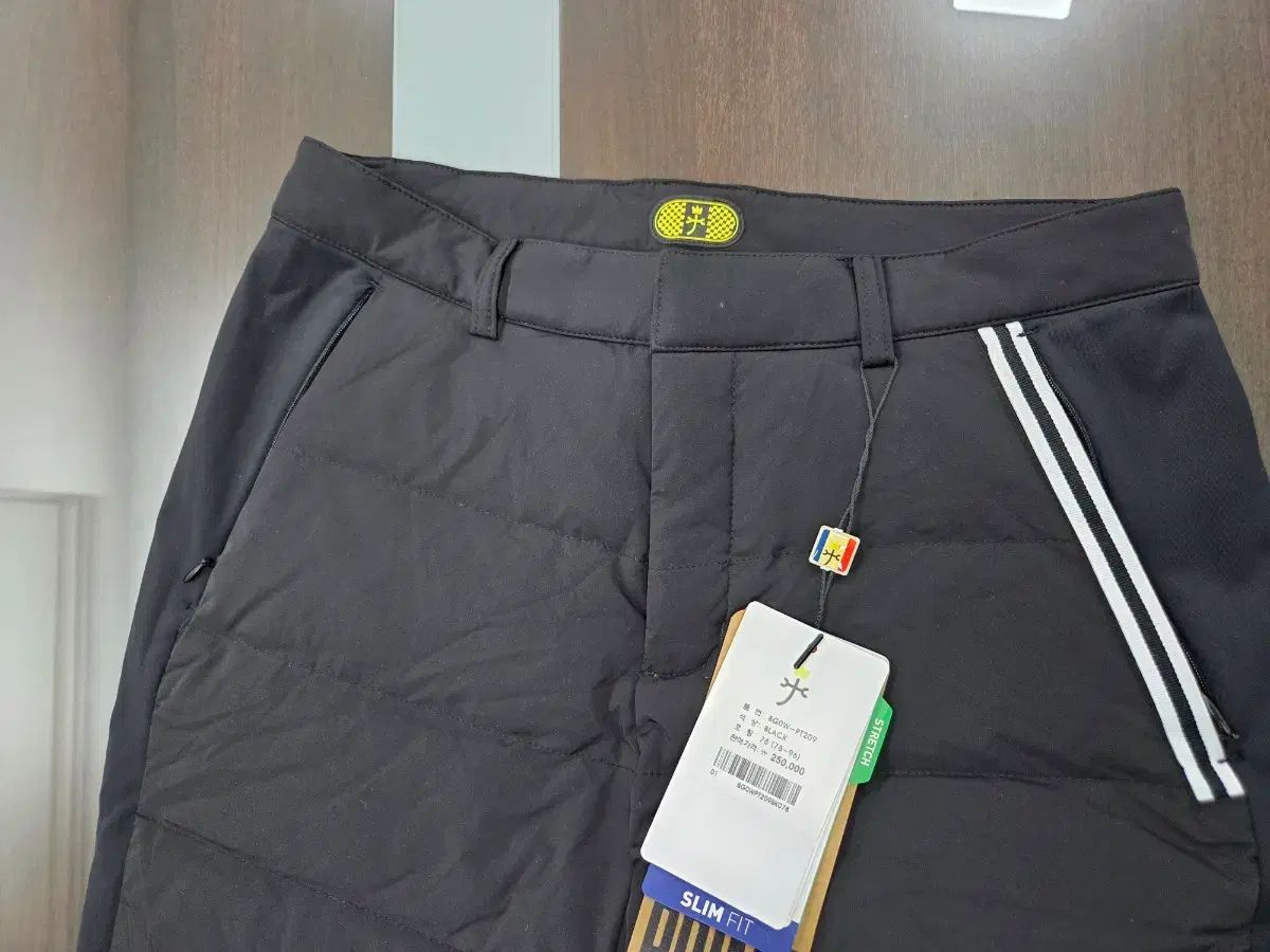 アディダス ブラック グースダウン ズボン