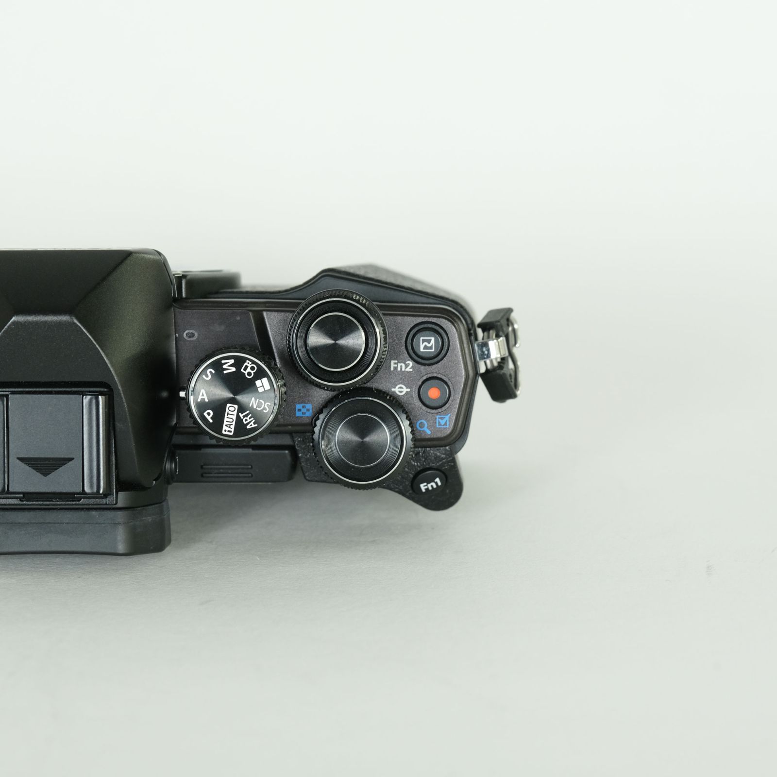 美品 | シャッター数6,460回] OLYMPUS OM-D E-M10 Mark II [ボディ