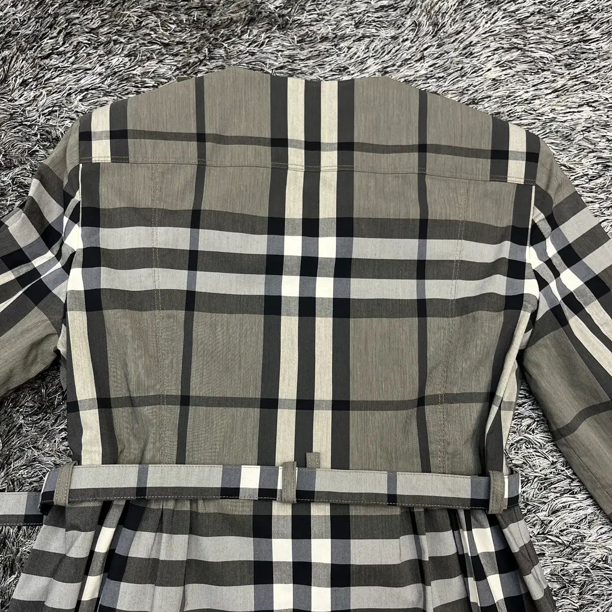 良品✨️BURBERRY バーバリー ワンピース シルク100% ベルト付 40 バーバリー レディース ベルト付き ワンピース (UK 10) - メルカリ