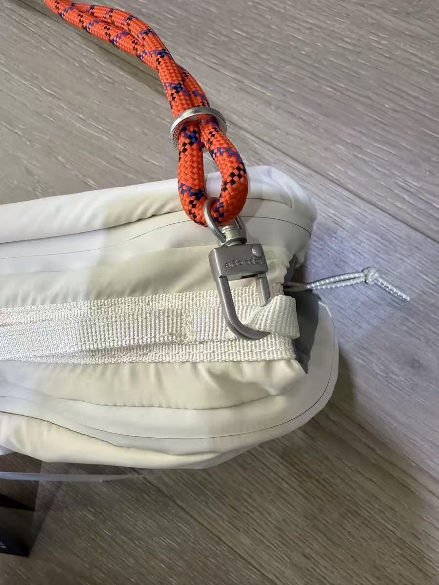 Topologie ボトルサコッシュ トポロジー ストラップ付き ショルダー 