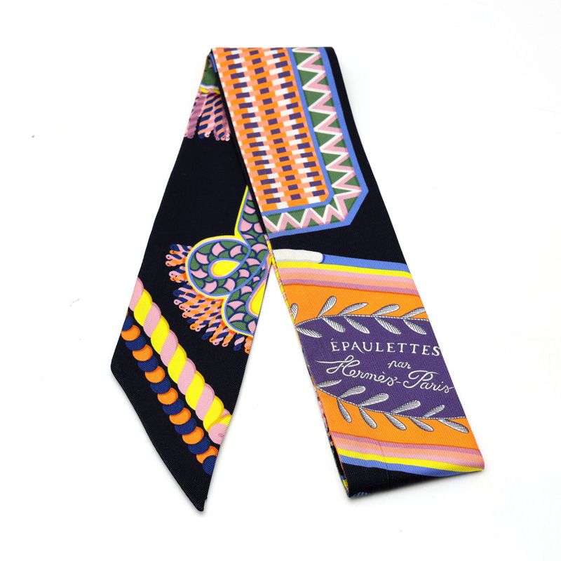 【楠本質店/元住吉】エルメス/HERMES　ツイリー　スカーフ　エポレットドゥガラ　EPAULETTES DE GALA 　シルク100％　マルチカラー　レディース　クリーニング済【中古】 楠本質店/元住吉】エルメス/HERMES ツイリー スカーフ エポレットドゥ
