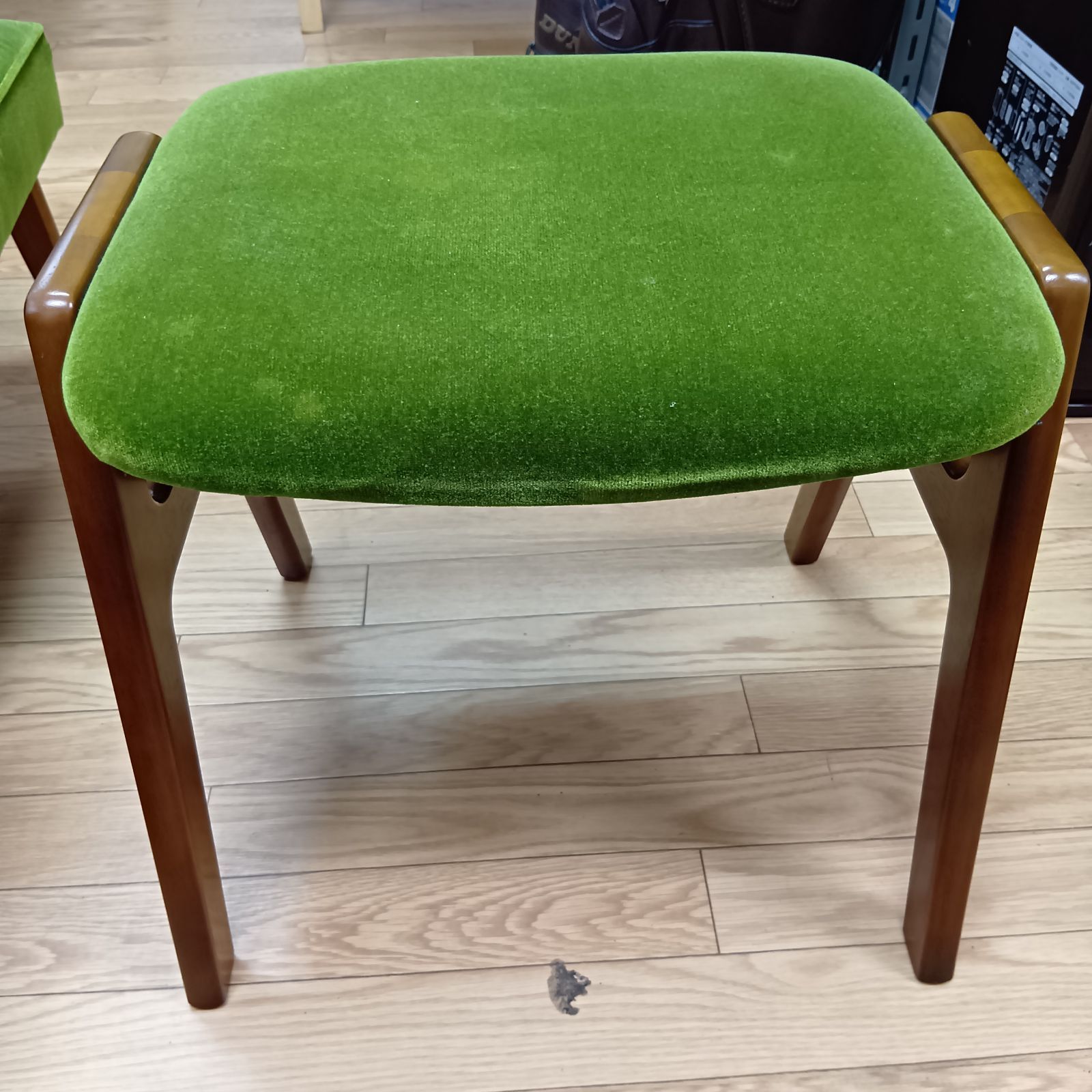 4 カリモク 60 スタッキングツール