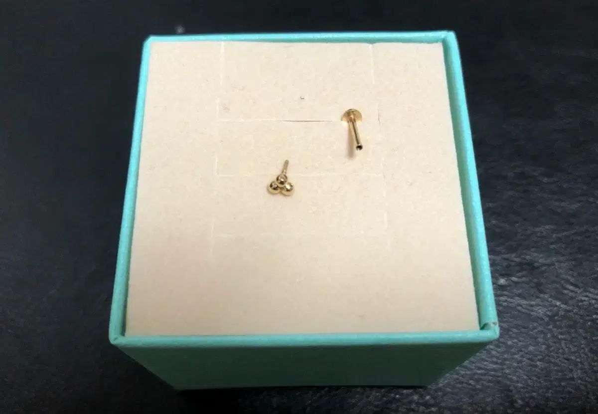 14 k 三角ボウル 内部 ラブレット ピアス 基板厚 1 mm