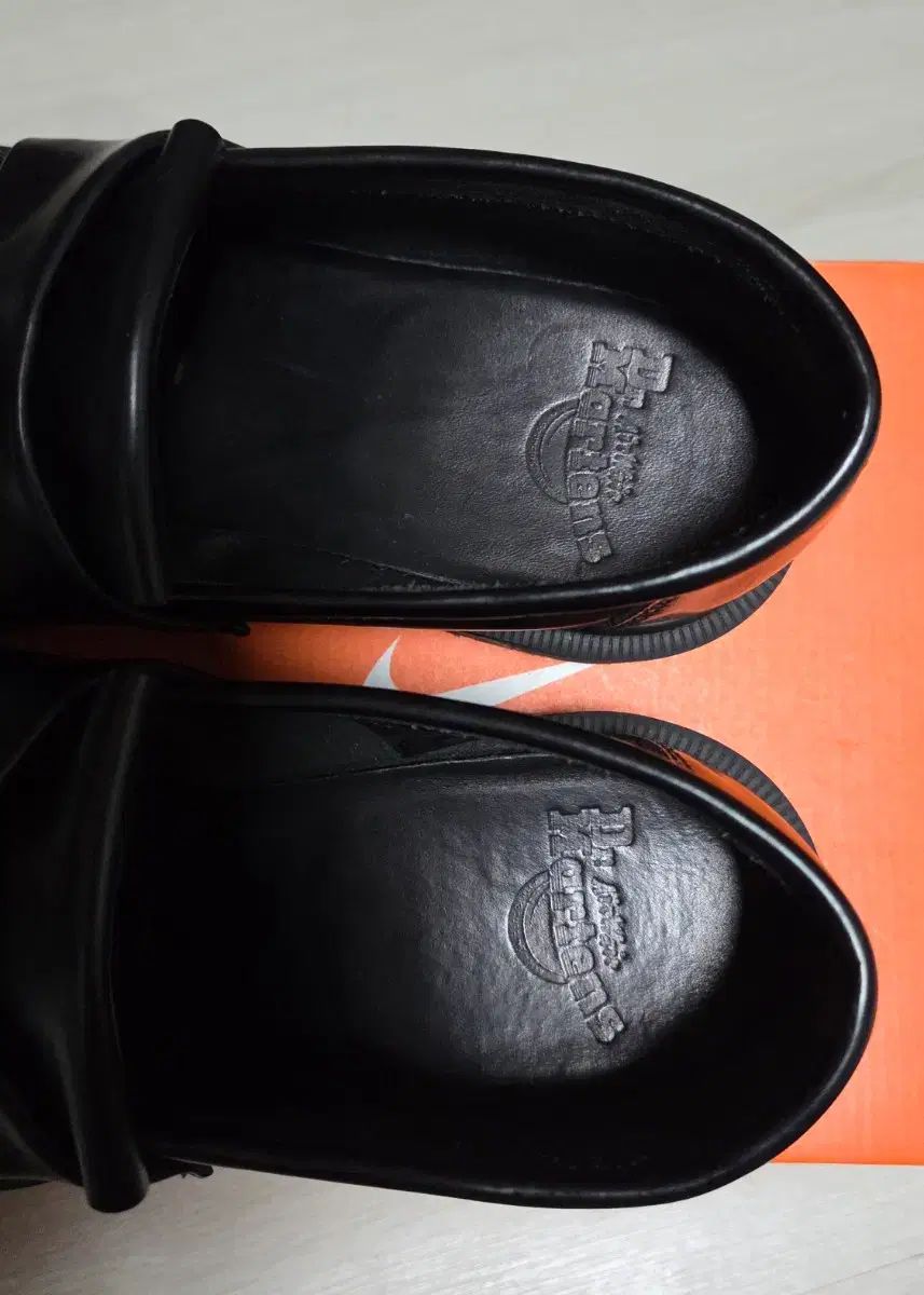 MARTENS ドクターマーチン