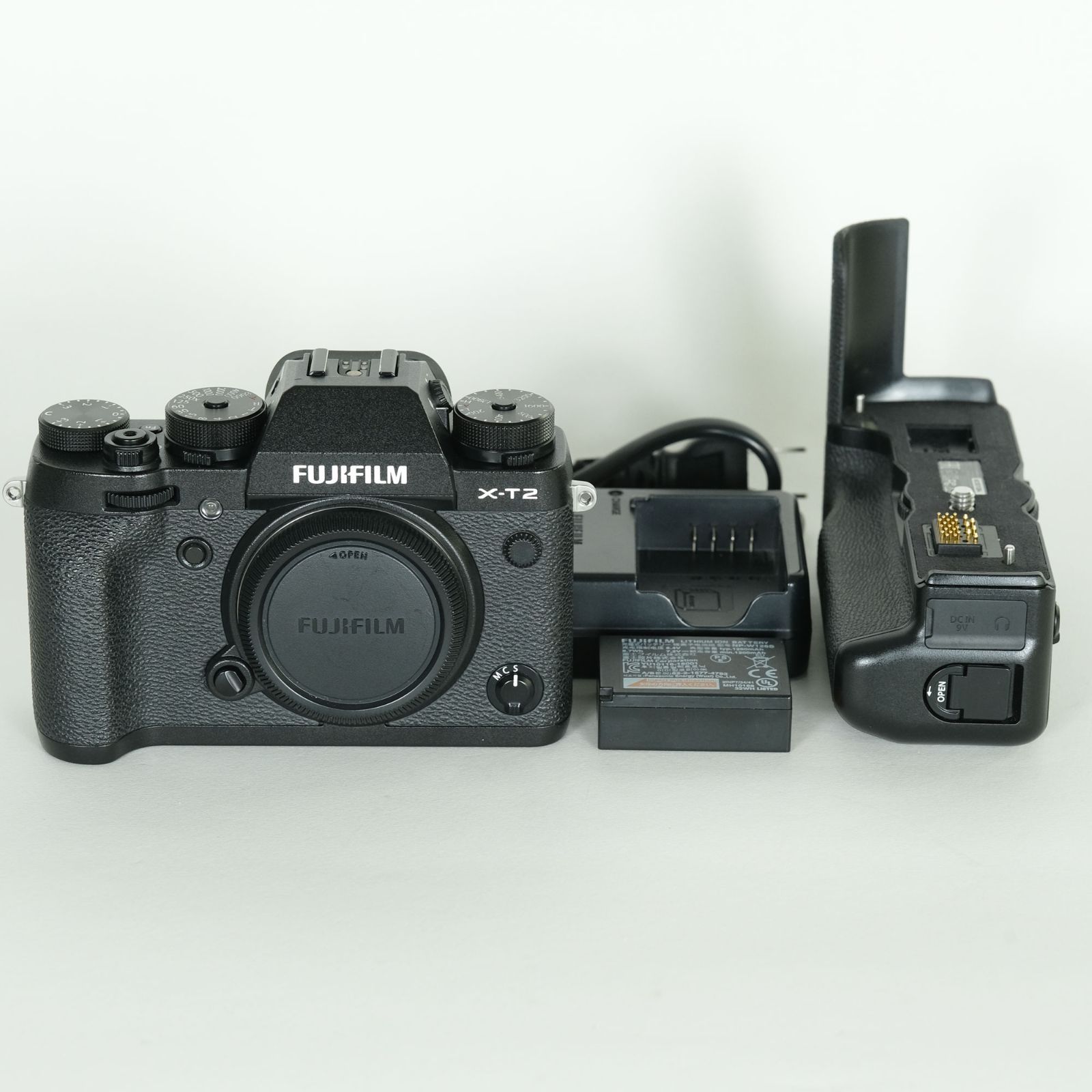 良品 | シャッター数23,630回｜バッテリーグリップ付] FUJIFILM X-T2