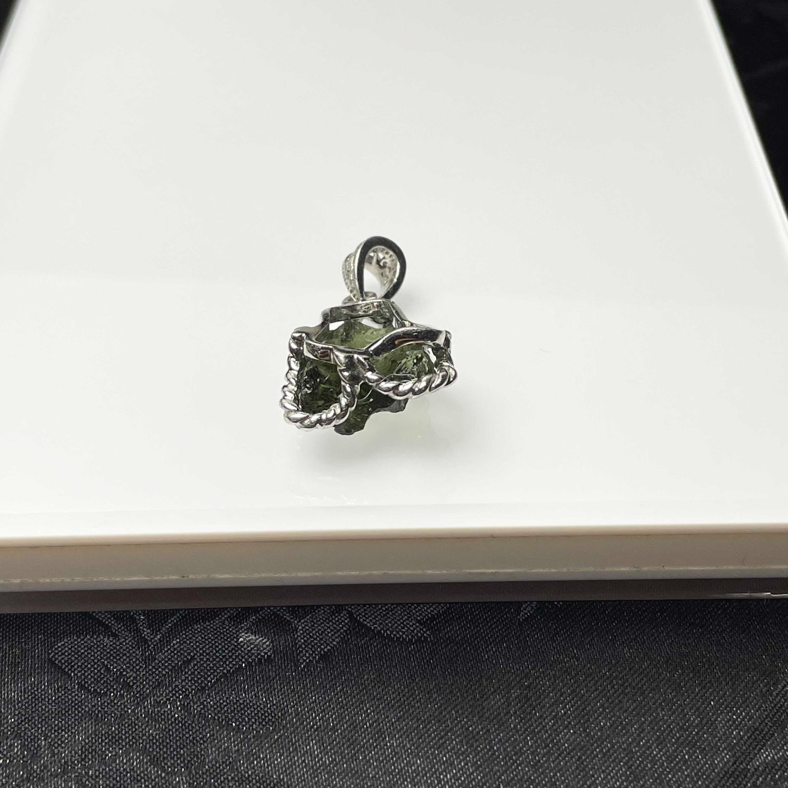  EU製 モルダバイト 925銀 ペンダント パワーストーン 天然石 幸運 お守り プレゼント 約20 17 7 9 1 mm ZB 9769 その他 アクセサリー