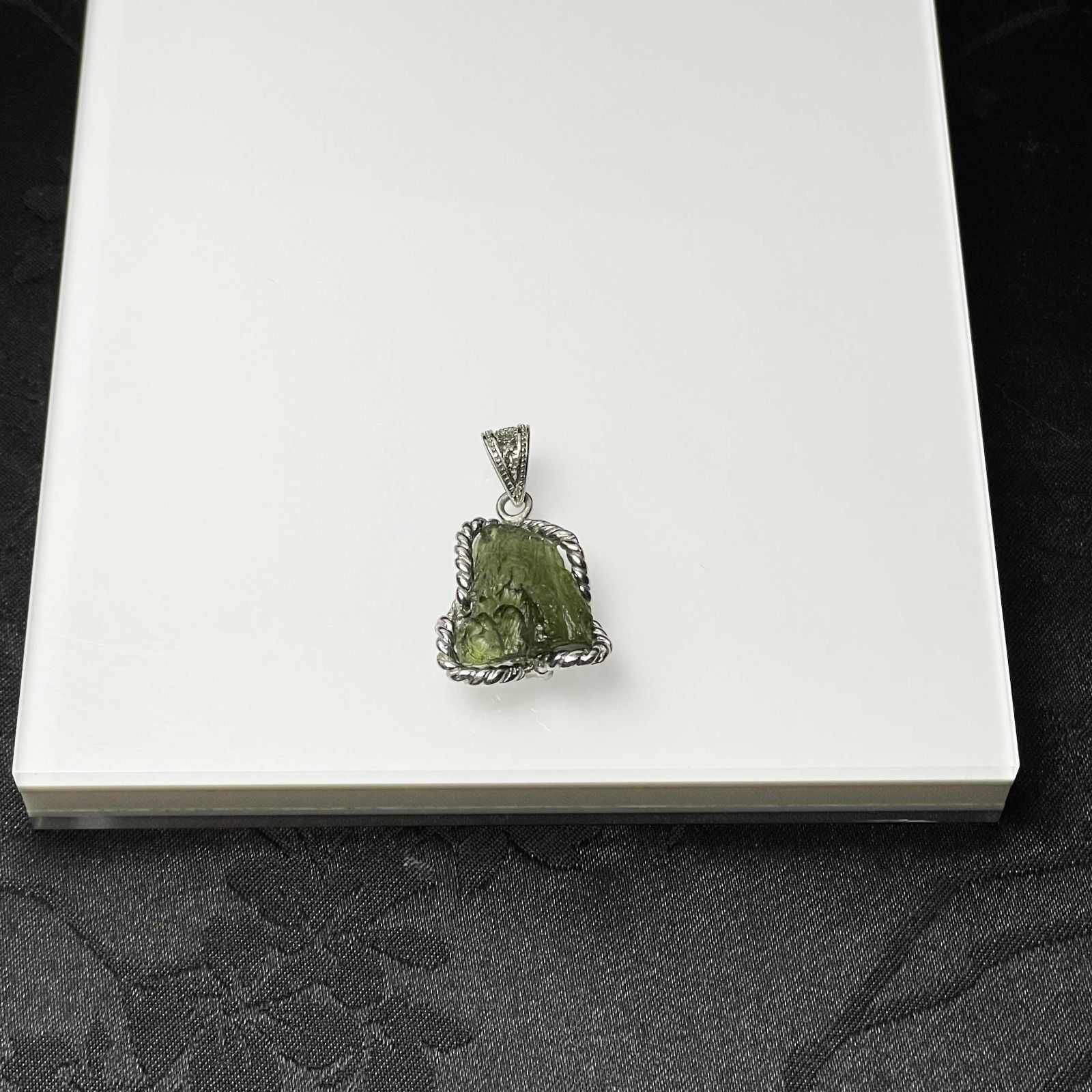 EU製 モルダバイト 925銀 ペンダント パワーストーン 天然石 幸運 お守り プレゼント 約20 17 7 9 1 mm ZB 9769