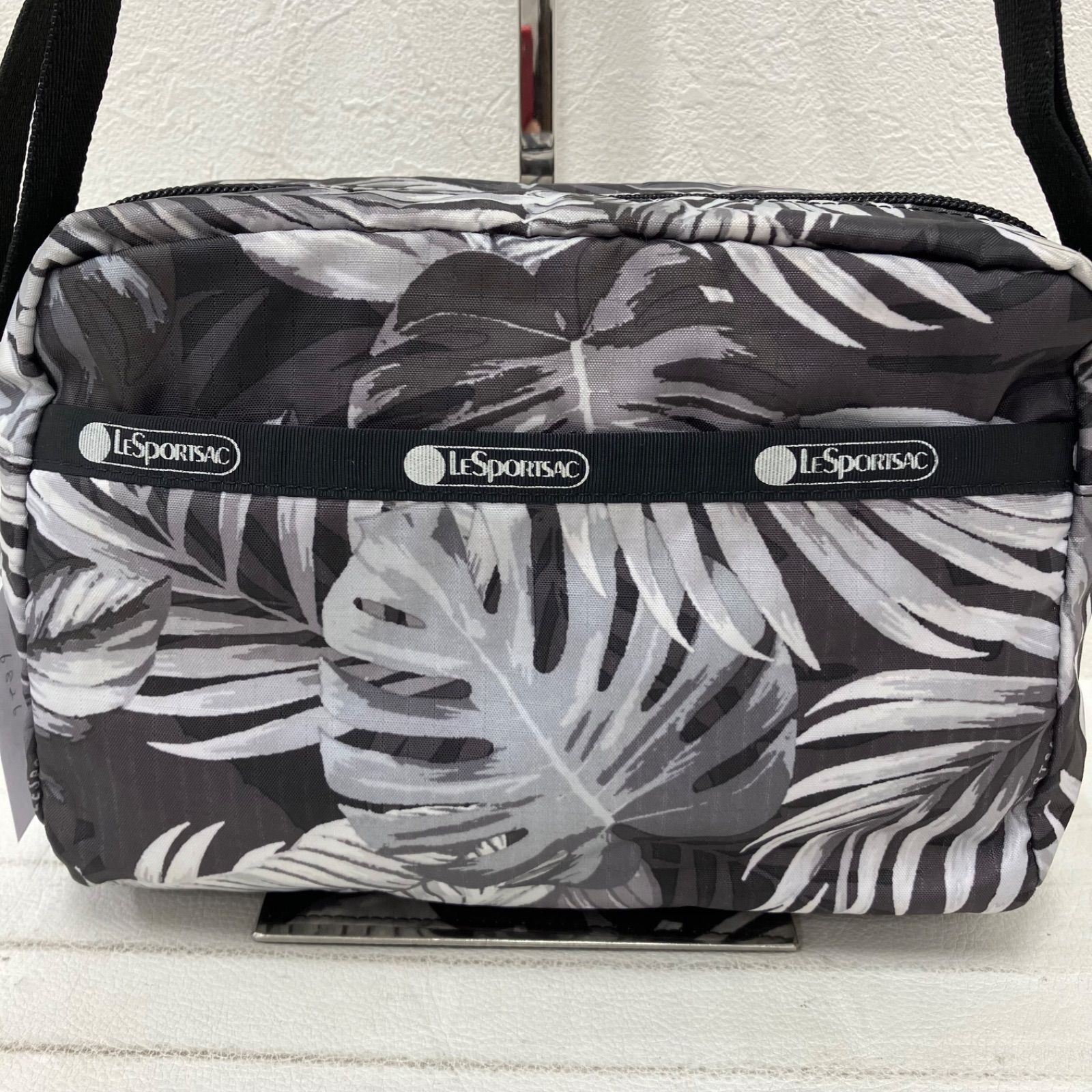 6826 LeSportsac レスポートサック ショルダーバッグ ダニエラクロス 
