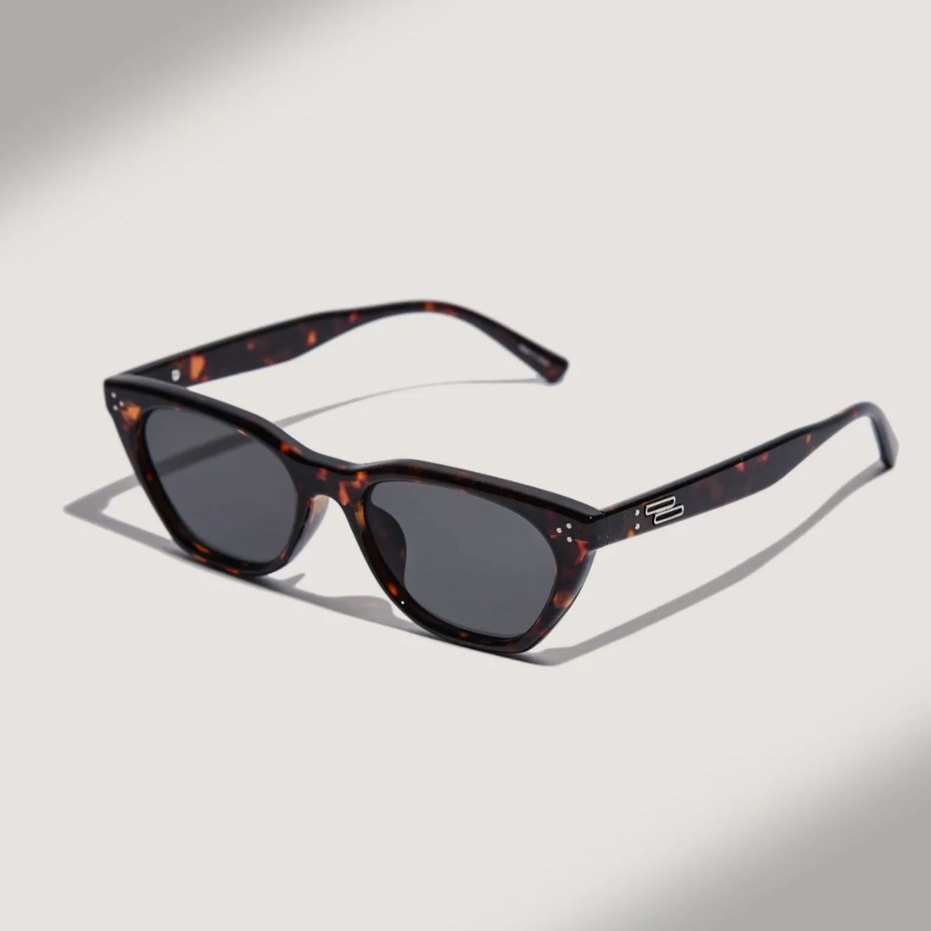 FOX-62373 トータス ブラック フォックス型 サングラス TORTOISE BLACK