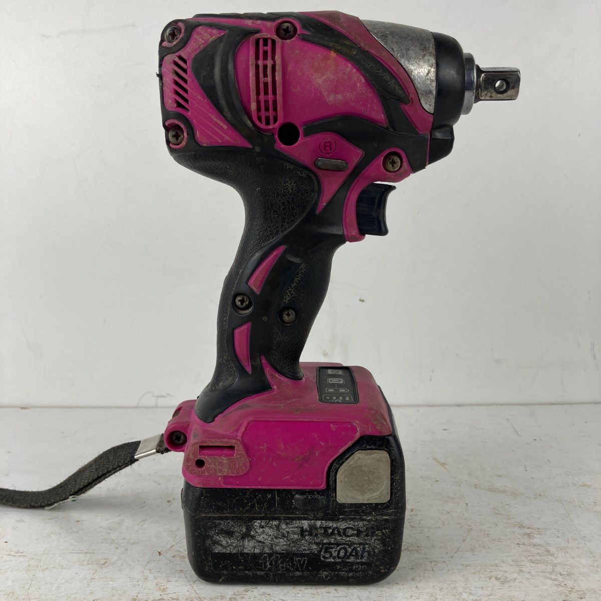 ЗЗHITACHI 日立 14.4 v 12.7 mm コードレスインパクトレンチ バッテリーx 1付 充電器無し 型番不明 ピンク