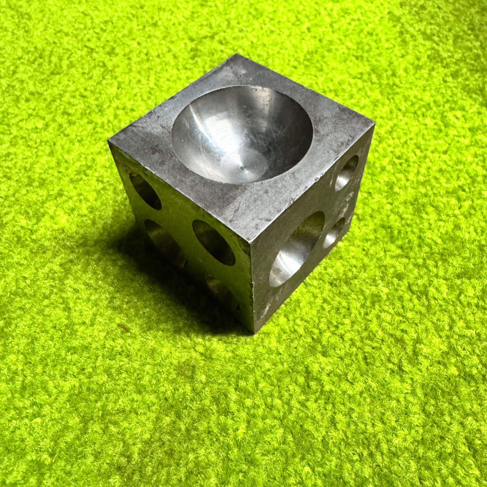 送料込】 矢坊主 サイコロ玉台 溝台 56個 ハンドメイド 彫金工具【送料