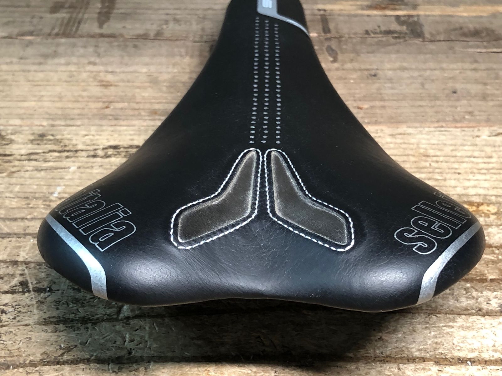 JN875 セライタリア SELLE ITALIA SLR サドル 黒 TITANIUMレール 135mm