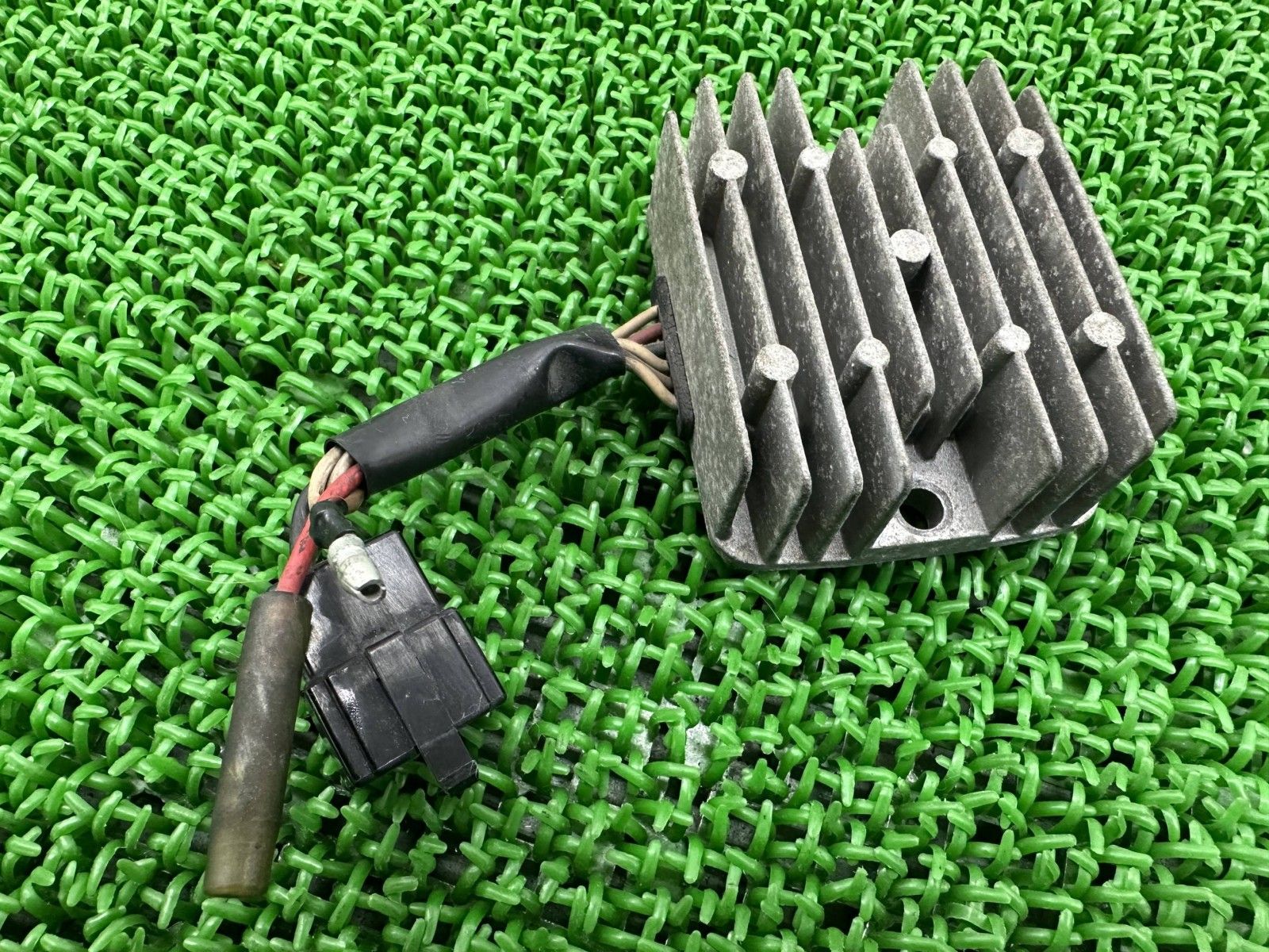 XJR 400 レギュレター ヤマハ バイク 部品 4 HM 有線タイプ レギュレーター レクチファイアー 機能的問題なし eI