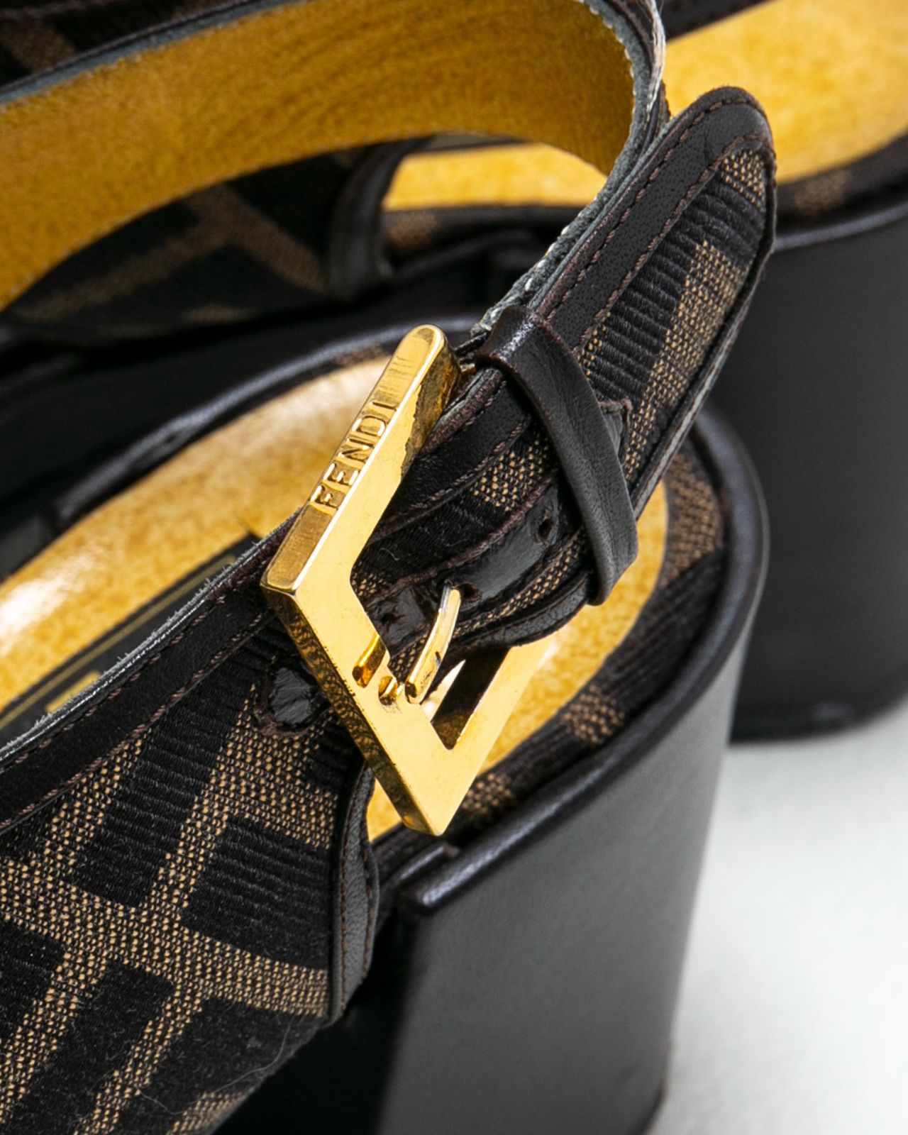 ズッカ柄 パンプス