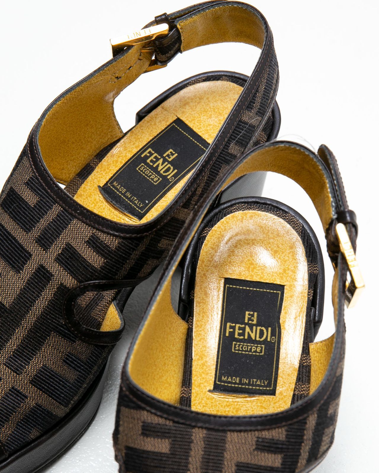 FENDI フェンディ