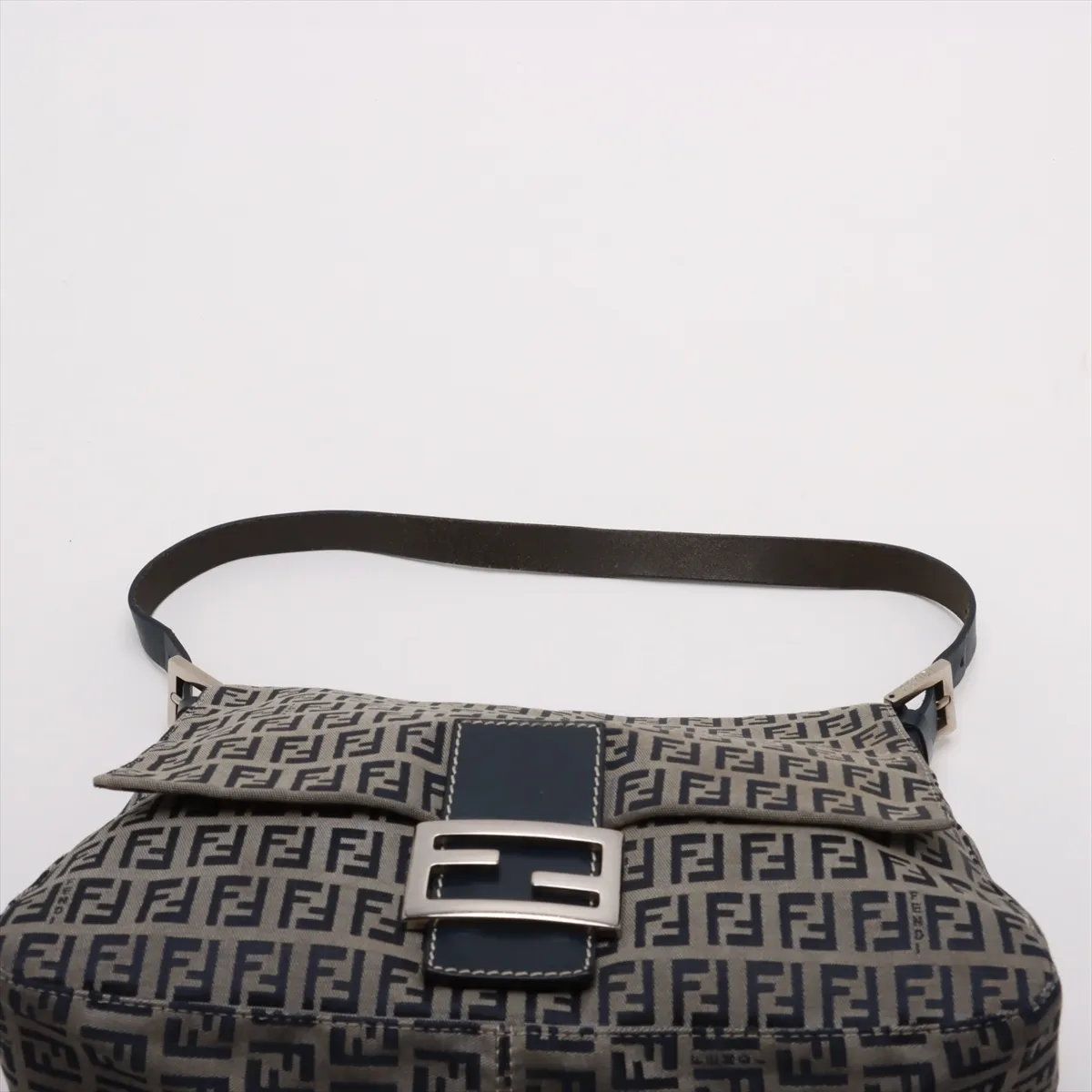 美品 フェンディ ズッキーノ マンマバケット レザー ワンショルダー