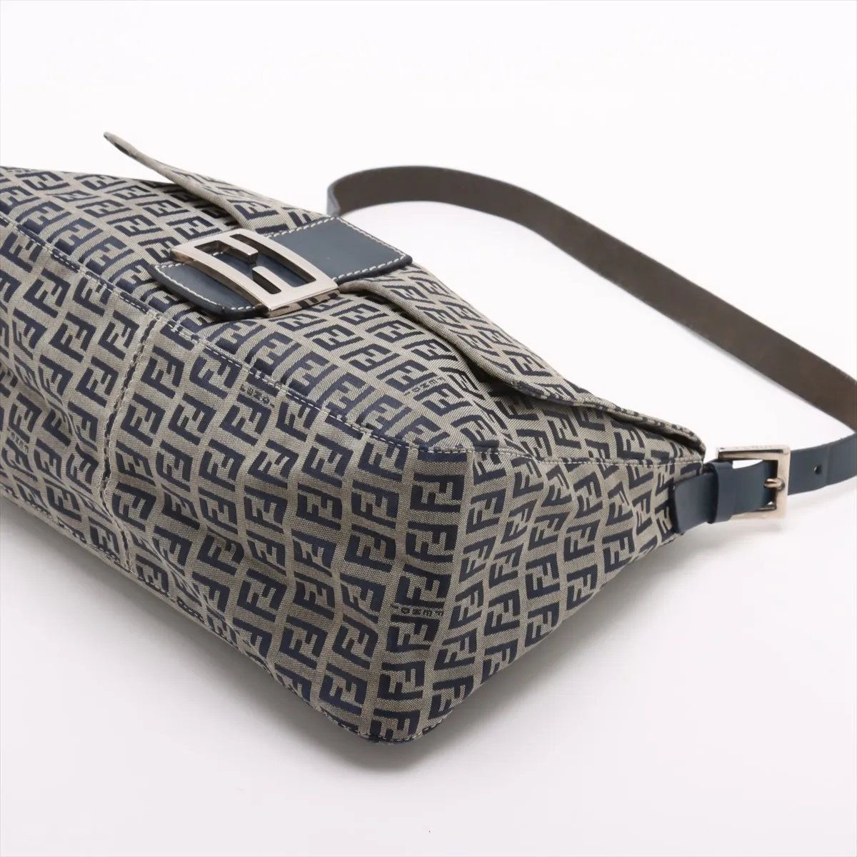 美品 フェンディ ズッキーノ マンマバケット レザー ワンショルダー