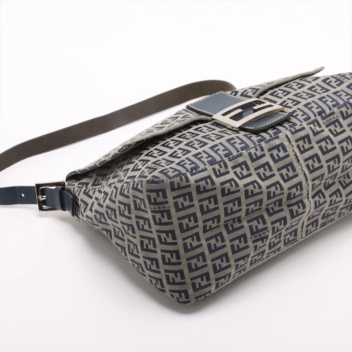 美品 フェンディ ズッキーノ マンマバケット レザー ワンショルダー