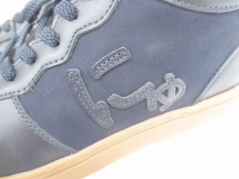 ハイカットスニーカー