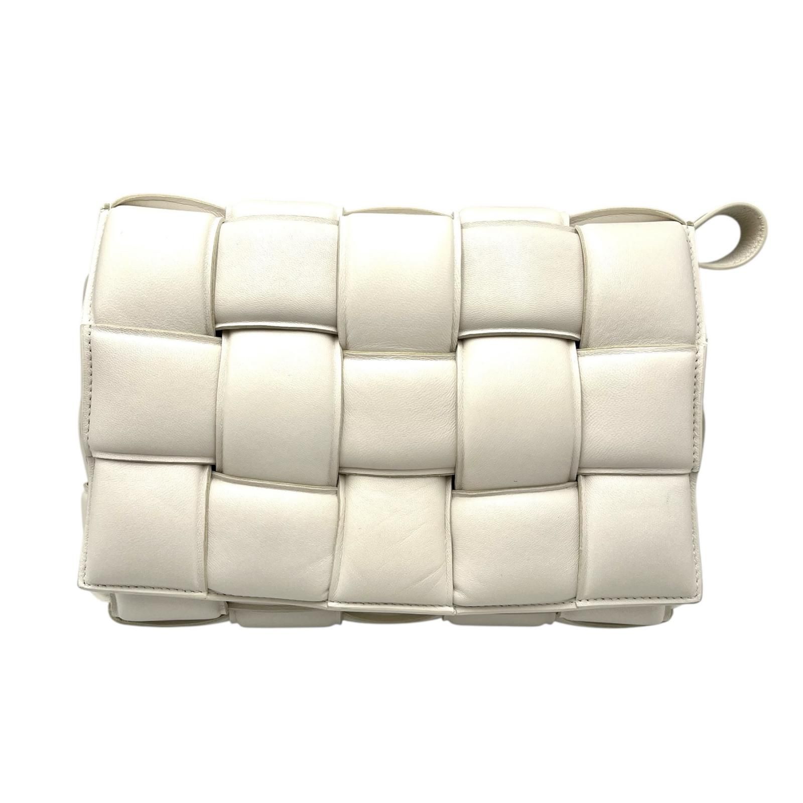 ボッテガヴェネタ BOTTEGAVENETA ショルダーバッグ パデッドカセットマキシ イントレチャート レザー ホワイト レディース