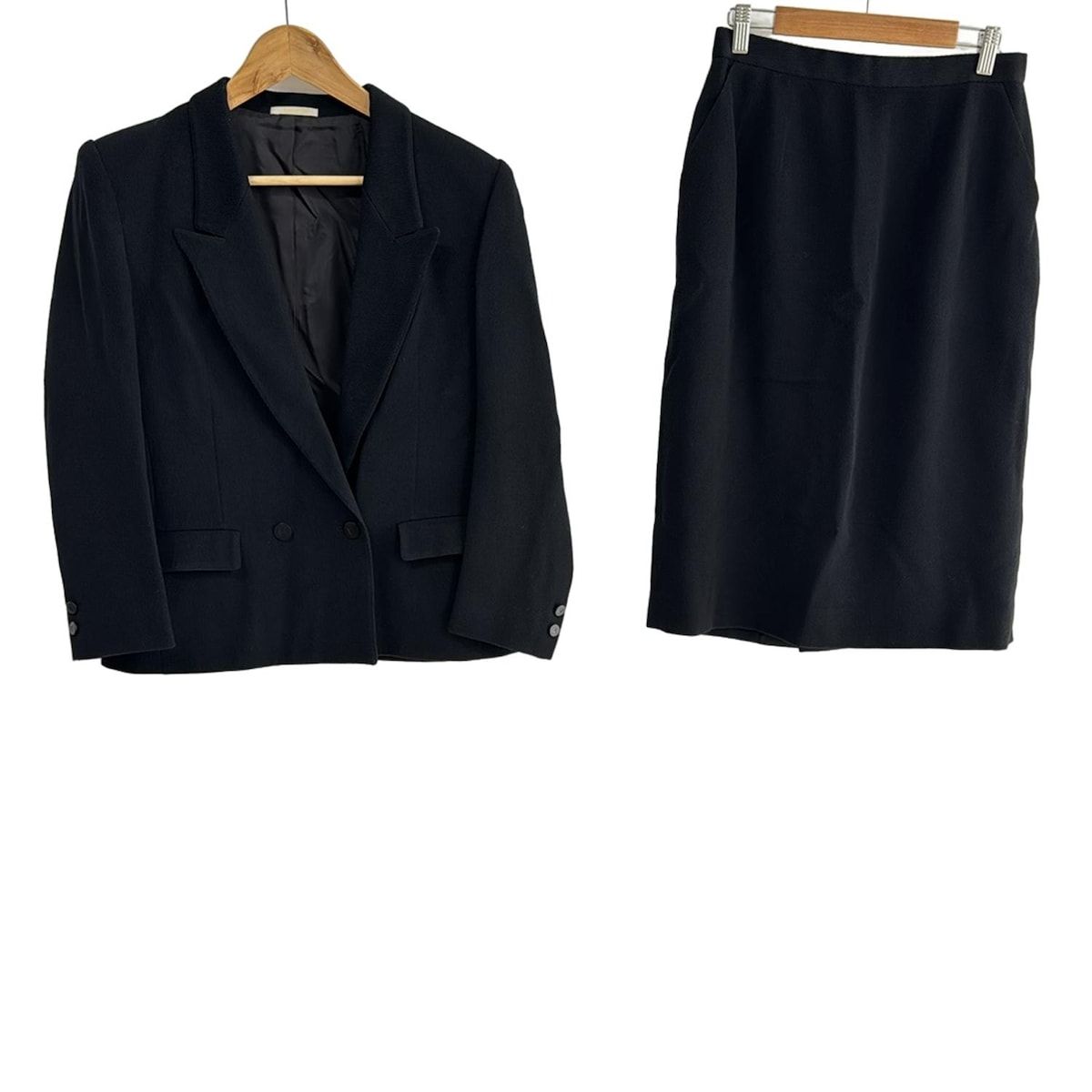 Aquascutum(アクアスキュータム) スカートスーツ レディース美品 - 黒