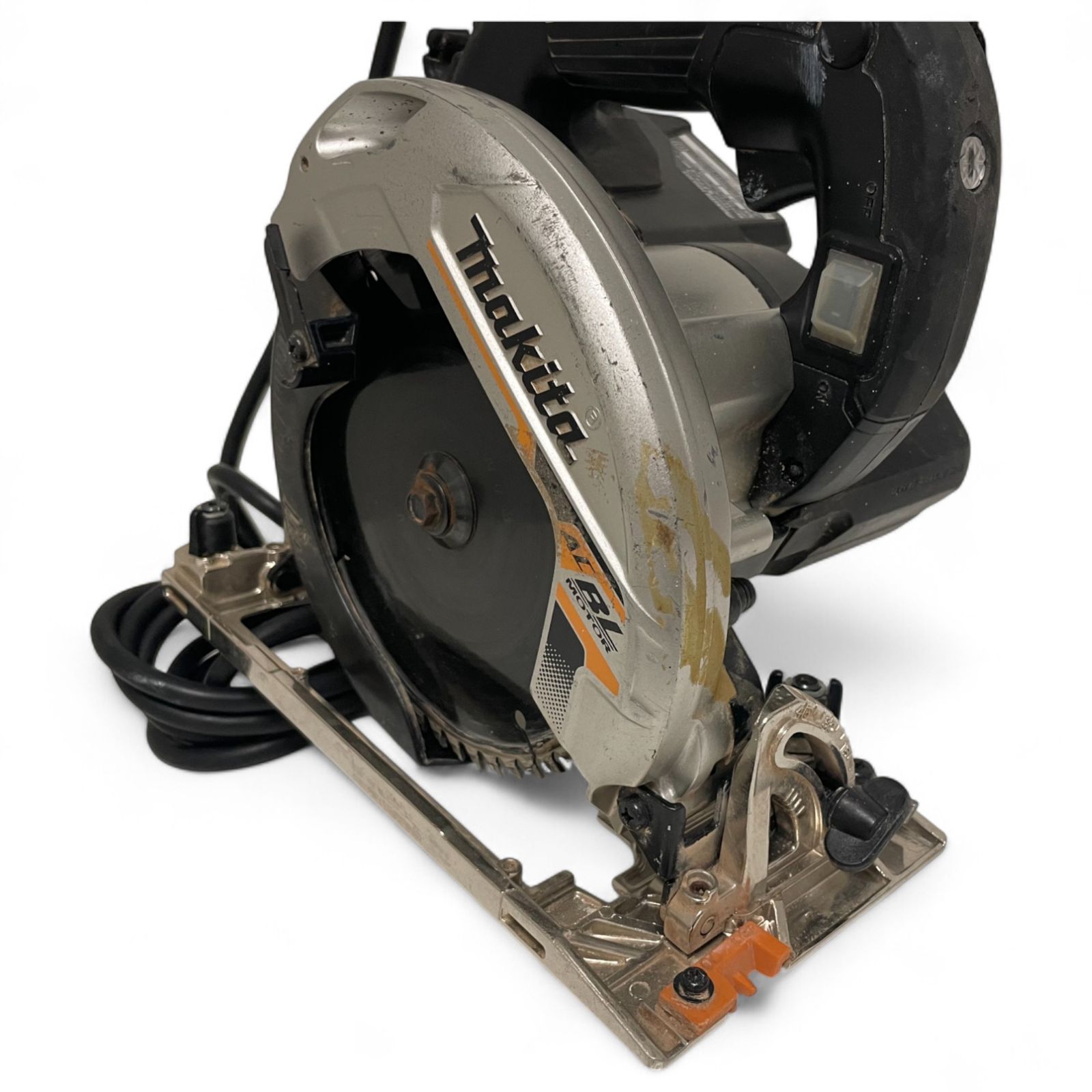 ACブラシレスモータ採用