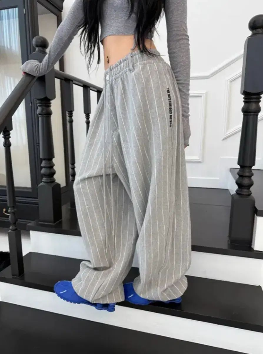 ミステリアスホテル ストライプ スウェット パンツ グレー