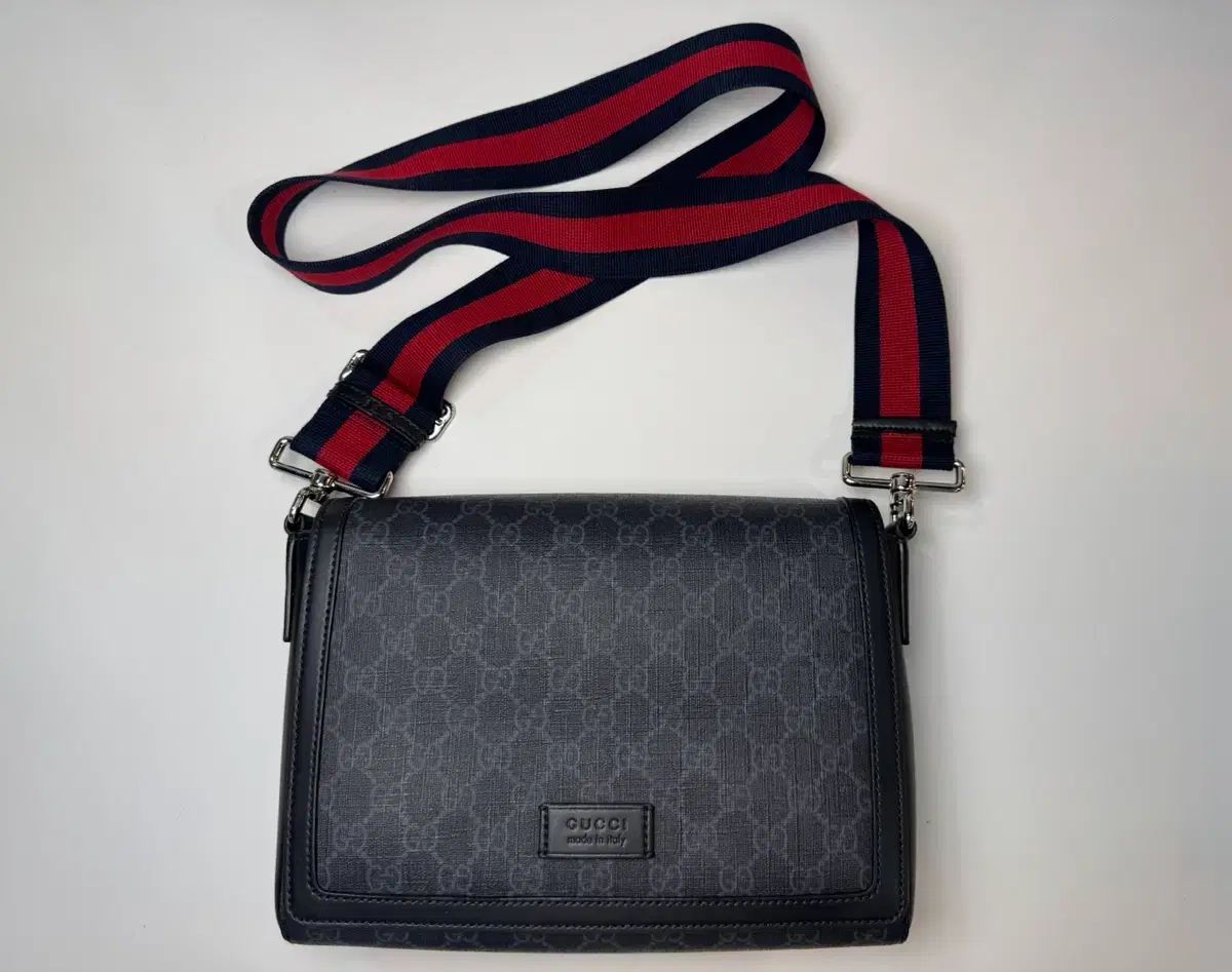 グッチ GG シュプリーム クロスボディーバッグ