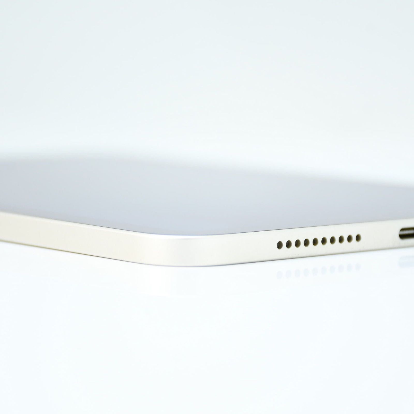 液晶美品】iPad mini 第6世代 Wi-Fiモデル 64GB スターライト MK7P3J/A