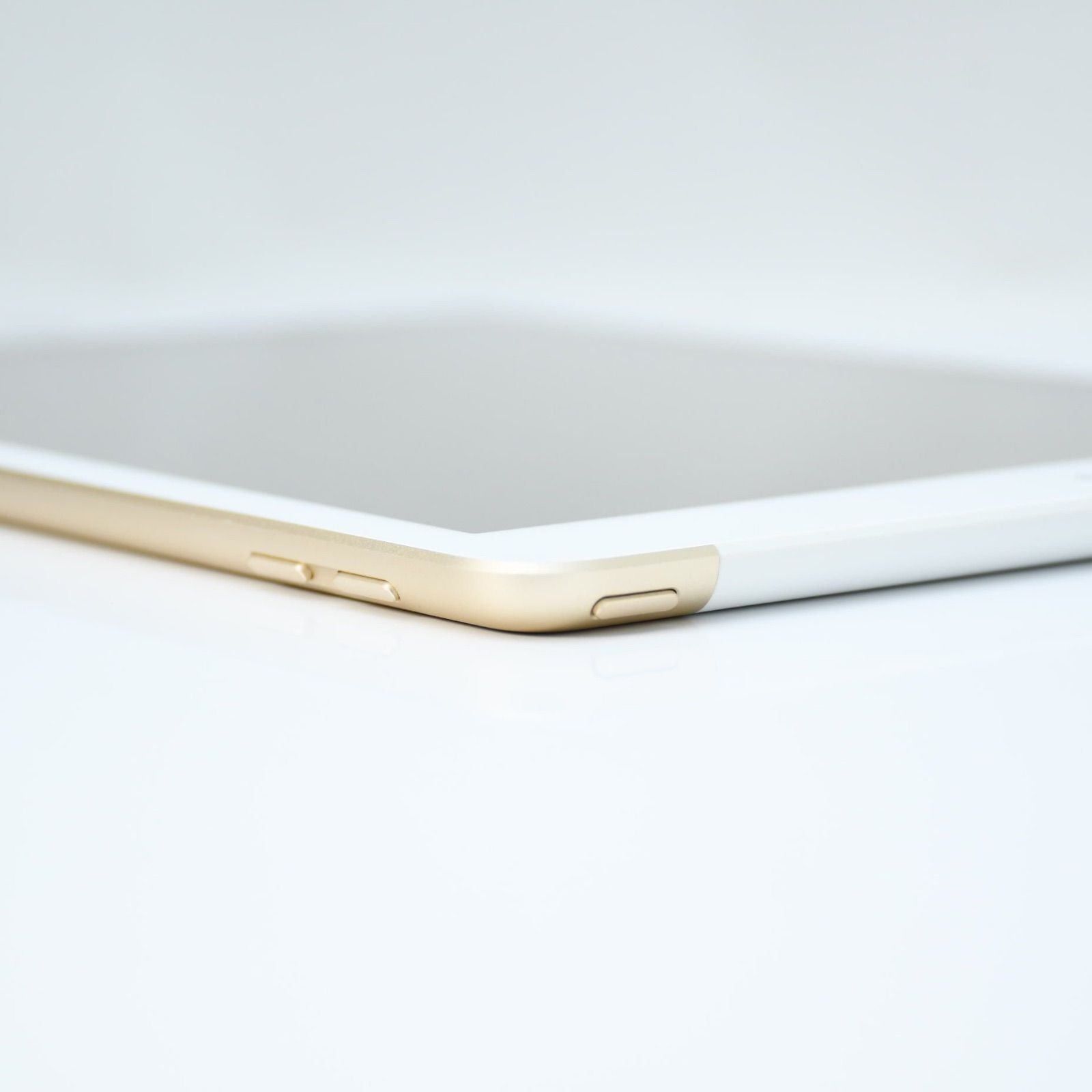 iPad 第5世代 32GB docomo 判定⚪︎ Amazon.co.jp: 【整備済み品】 Apple iPad (第5世代) Wi-Fi +